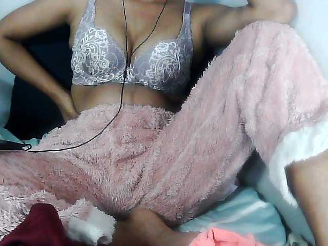 Sarah-myah2 live cam on BongaCams