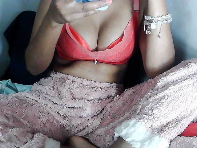 Sarah-myah2 Cam en directo en BongaCams