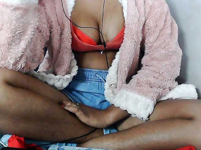 Sarah-myah2 live cam on BongaCams