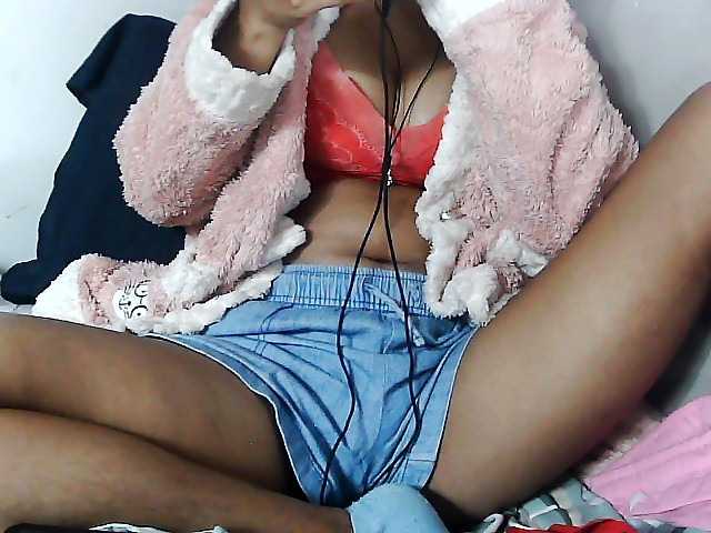 Sarah-myah2 live cam on BongaCams