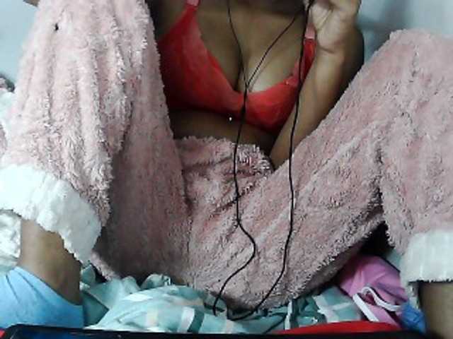 Sarah-myah2 live cam on BongaCams