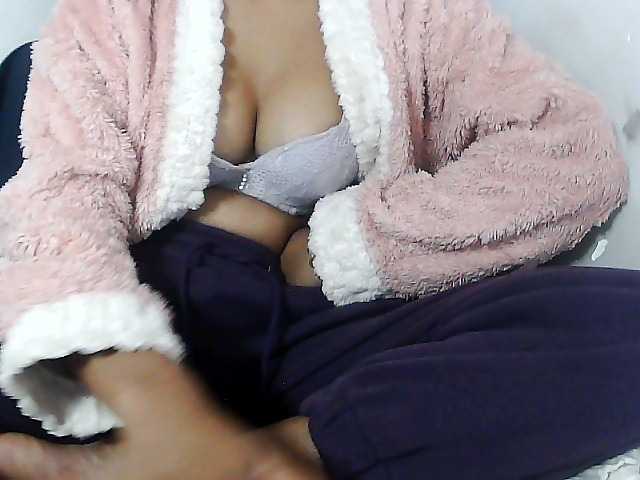 Sarah-myah2 live webcam show