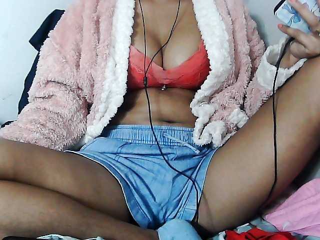 Sarah-myah2 live cam on BongaCams