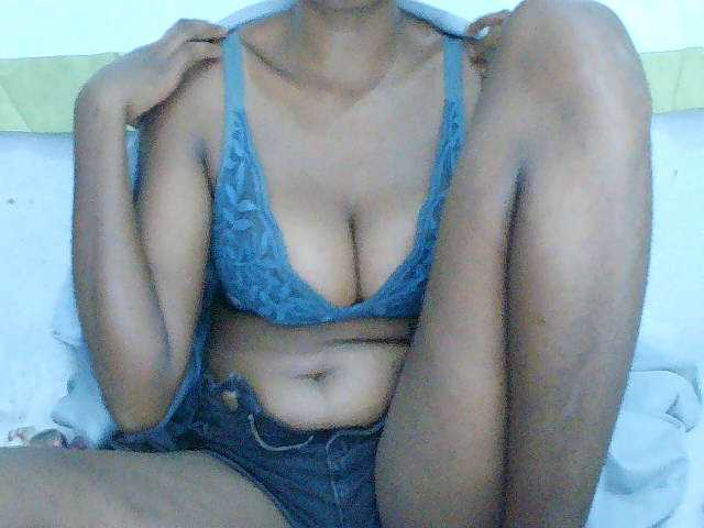 Sarah-myah2 live cam on BongaCams