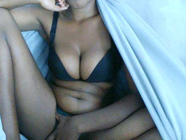 Sarah-myah2 live cam on BongaCams