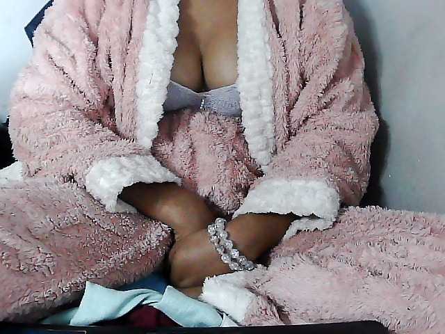 Sarah-myah2 Cam en directo en BongaCams