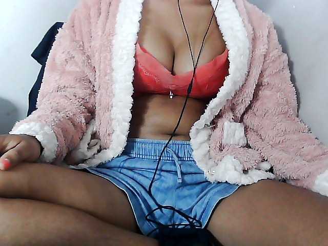 Sarah-myah2 live cam on BongaCams