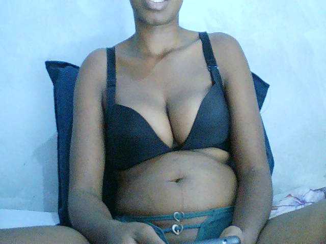 Sarah-myah2 live cam preview