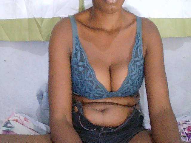 Sarah-myah2 live cam on BongaCams