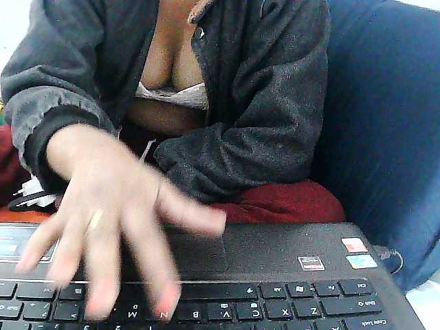 Sarah-myah2 live cam on BongaCams