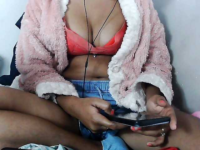 Sarah-myah2 live cam on BongaCams