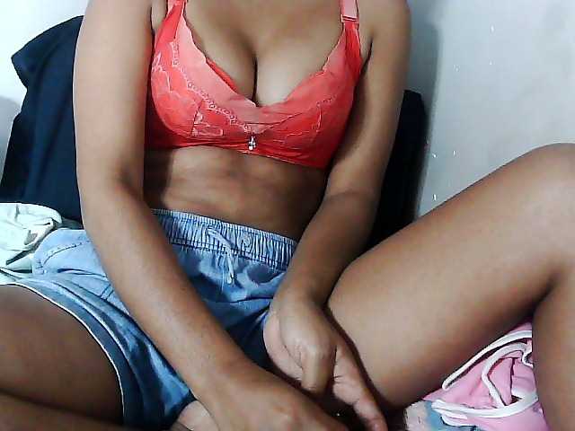 Sarah-myah2 live cam on BongaCams