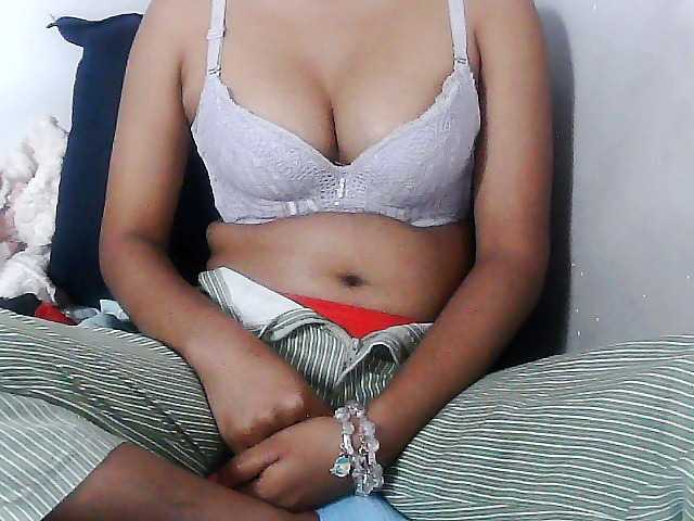 Sarah-myah2 live webcam show