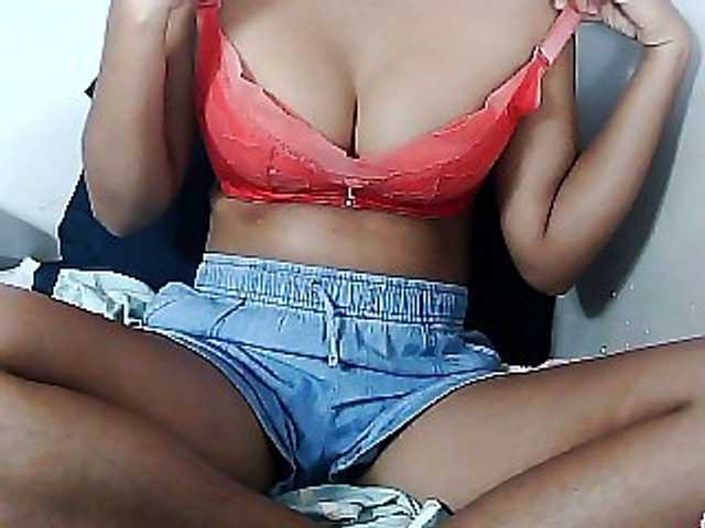 Sarah-myah2 live cam on BongaCams