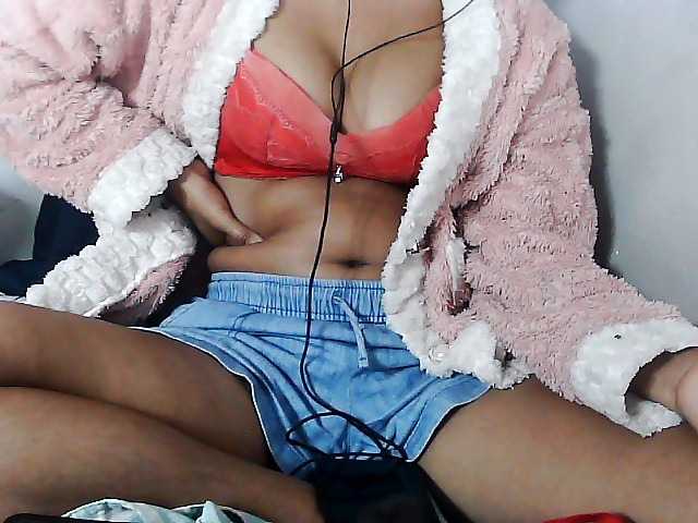 Sarah-myah2 live cam on BongaCams