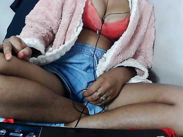 Sarah-myah2 live cam on BongaCams