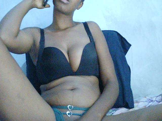 Sarah-myah2 live cam preview