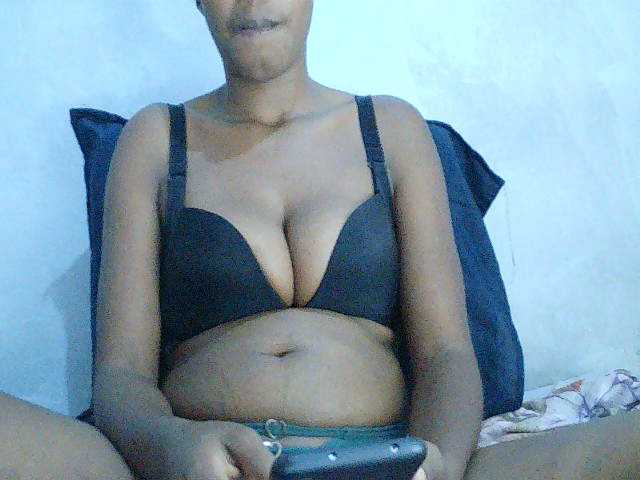 Sarah-myah2 live cam on BongaCams