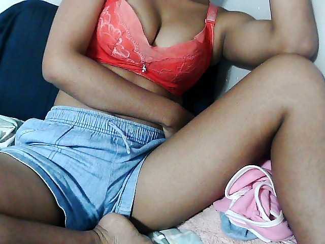 Sarah-myah2 live cam on BongaCams