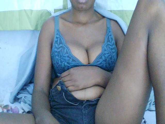 Sarah-myah2 live cam on BongaCams