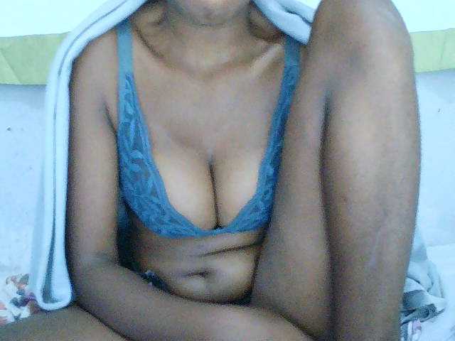 Sarah-myah2 live cam on BongaCams