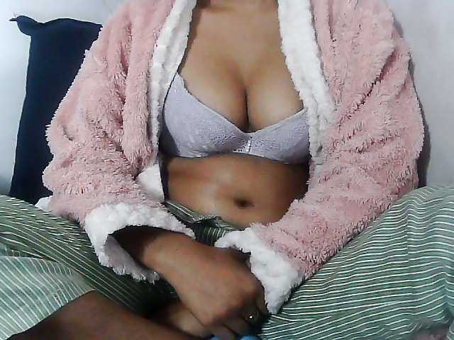 Sarah-myah2 live cam on BongaCams