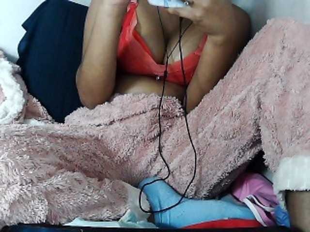 Sarah-myah2 live cam on BongaCams