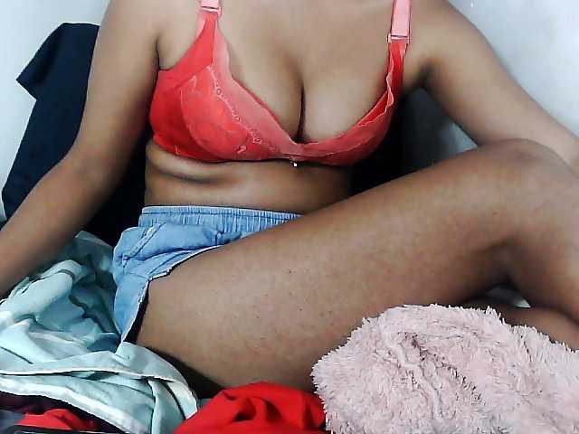 Sarah-myah2 live cam on BongaCams