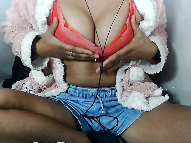 Sarah-myah2 live cam on BongaCams