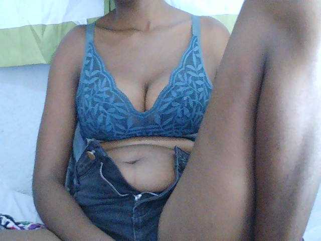 Sarah-myah2 live cam on BongaCams