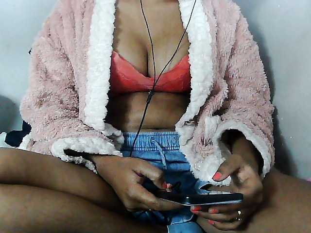 Sarah-myah2 live cam on BongaCams