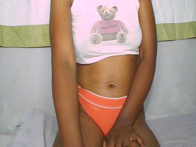 Sarah-myah2 live cam on BongaCams