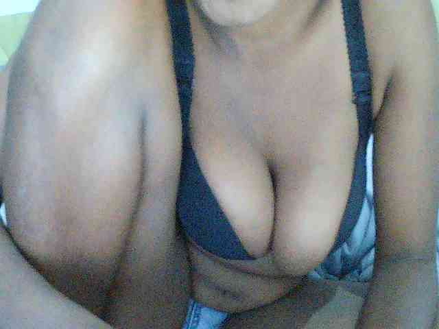 Sarah-myah2 webcam