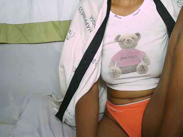 Sarah-myah2 webcam