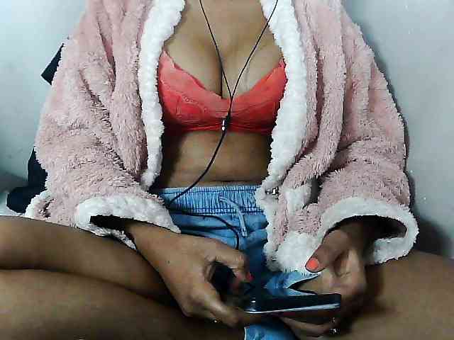 Sarah-myah2 webcam