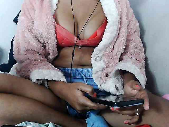 Sarah-myah2 webcam
