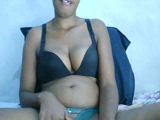 Sarah-myah2 webcam