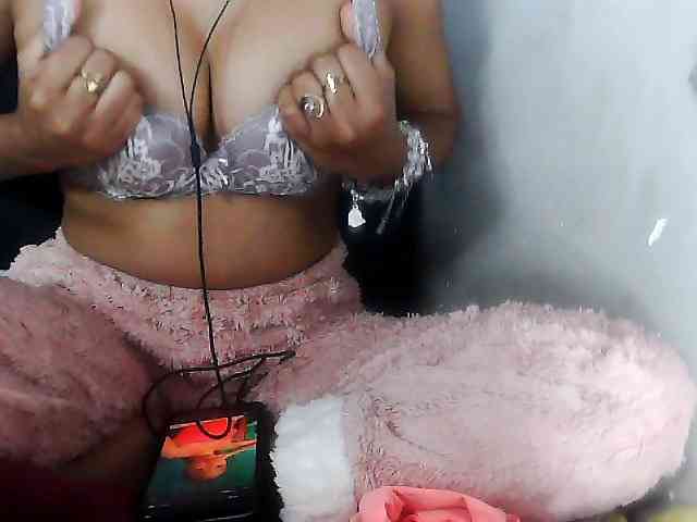 Sarah-myah2 webcam