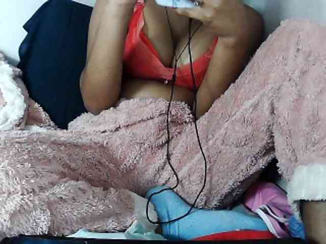 Sarah-myah2 webcam
