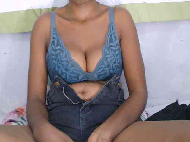 Sarah-myah2 webcam