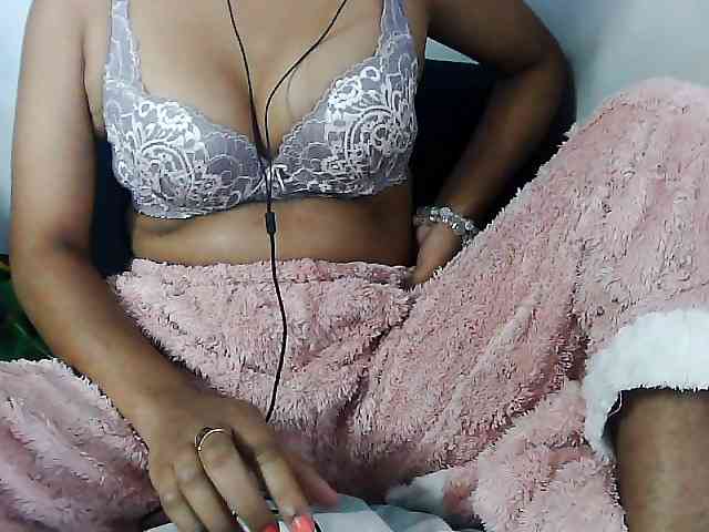 Sarah-myah2 webcam