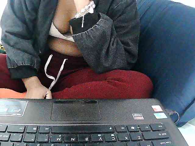 Sarah-myah2 webcam