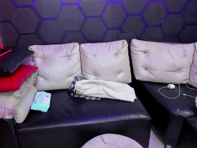 Daring-Latinavip webcam