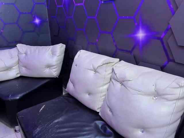 Daring-Latinavip webcam