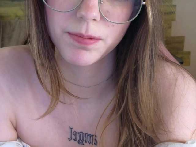 Tofumuch live webcam show