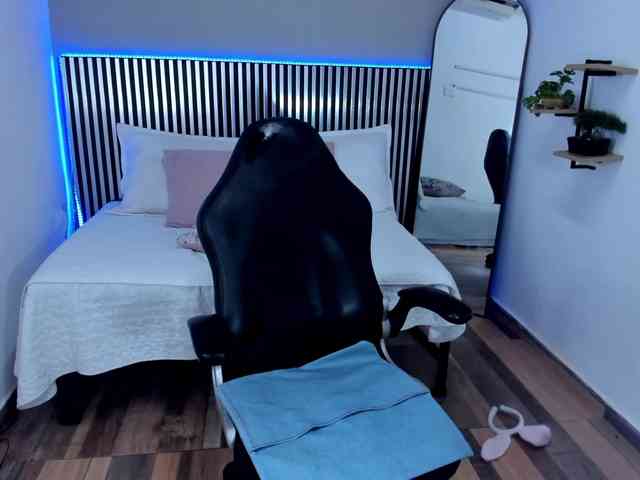 Little-Alii Live Webcam on BongaCams