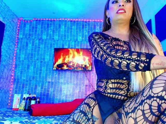 KAROLL-TS Live Webcam on BongaCams