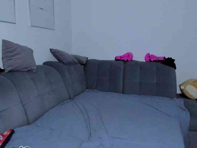 EmiliaRhouds Sex Cam Show