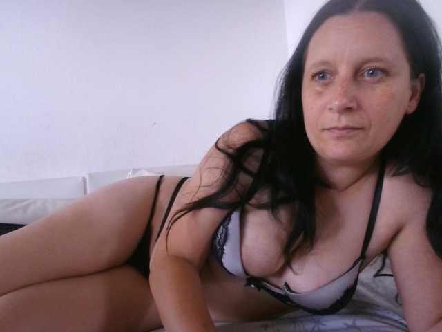 Larasaintporn live cam on BongaCams