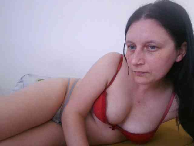 Larasaintporn webcam